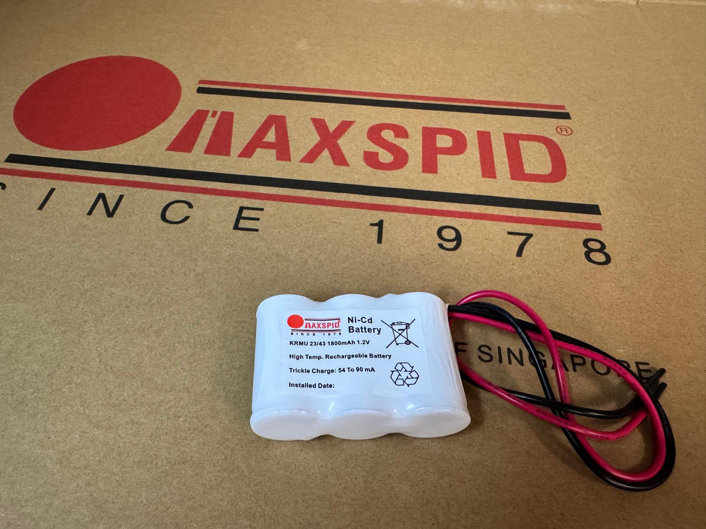 Maxspid NI-CAD 3.6V 1.8AH BATTERY // C/W SOCKET