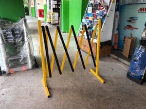 Aiko Expanding Gate 22Cm-2.5M High 95Cm Yellow/Black (Without Wheel) #7613 | Model : GATE-7613