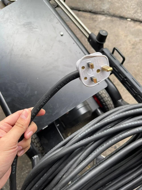 Aiko 240V Contractor Frame High Pressure Cleaner Come With 20m Hose| Model : HPW-BNC301-2.2S4