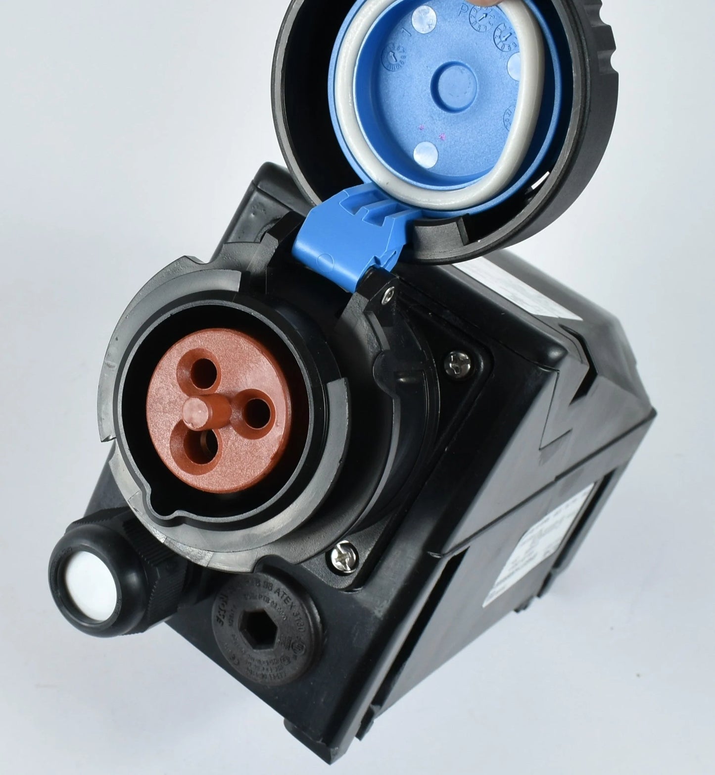 Eaton SOCKET WALL 16A 3P 110-130V 2 X M20 METAL THREAD